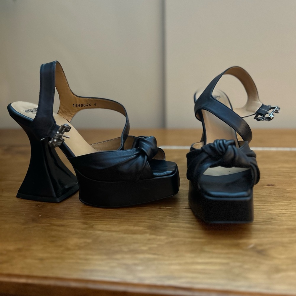 John Fluevog black Munster sandals, size 9. In excellent almost new condition